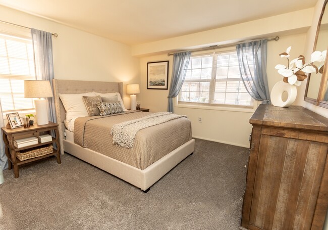 Traditional bedroom at Seminary Roundtop Apartments in Lutherville-Timonium - Seminary Roundtop Apartments