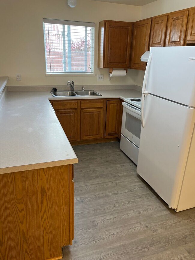 Building Photo - 3 Bed 2 Bath Townhouse in Fruita