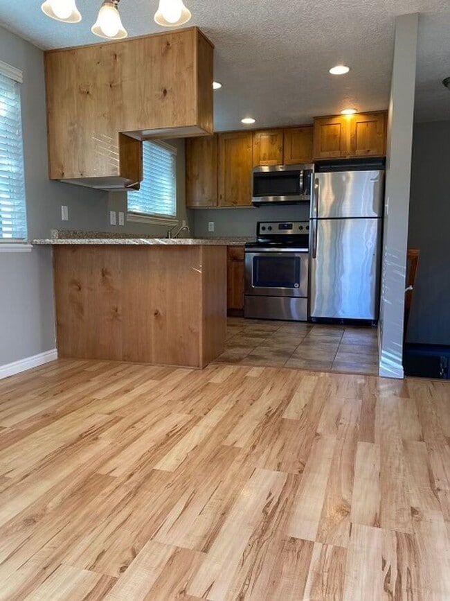 Foto del edificio - West Valley Nice 4 bed 2 bath Family Home