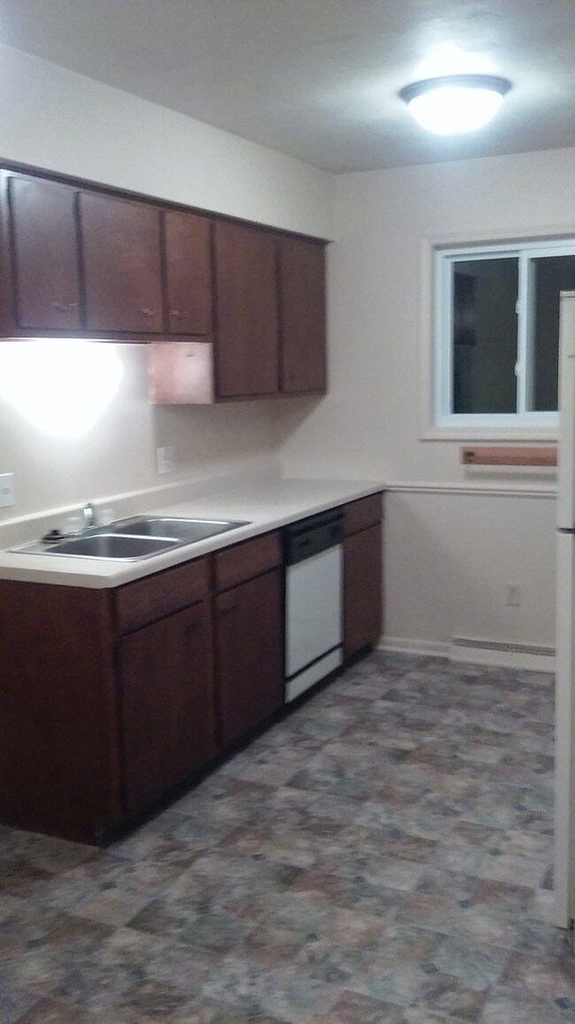 Building Photo - 4015 Burchfield Dr