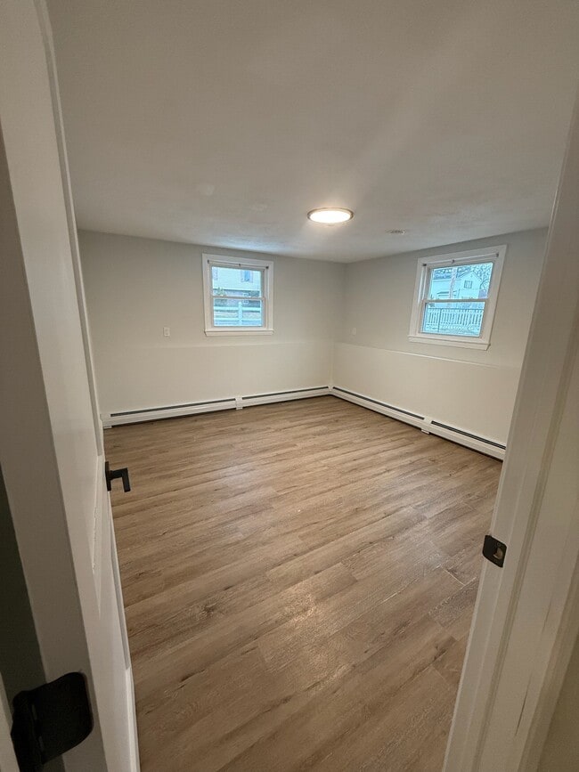 Building Photo - 33 Bristow St