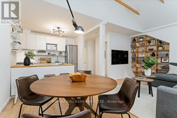 Photo du bâtiment - 736 Woodbine Ave