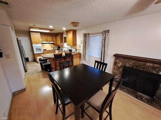 Building Photo - Room for Rent, 1 bath House - 5517 Fiesta ...