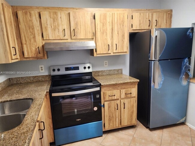 Building Photo - 6061 Shaker Wood Cir