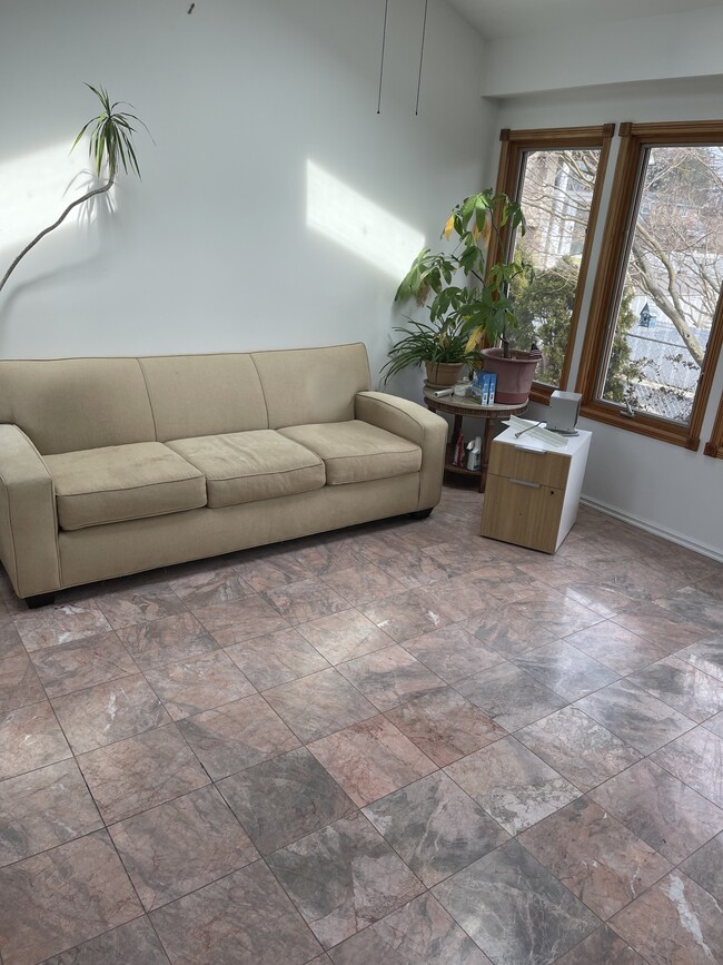 Sunroom - 49 Pehle Ave