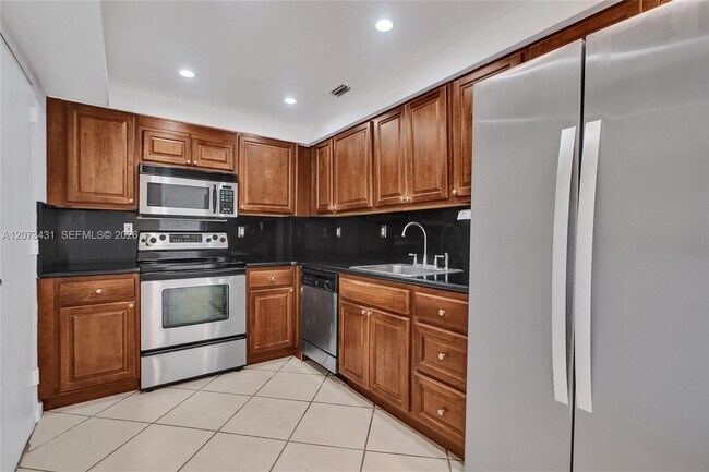 Foto del edificio - 10350 W Bay Harbor Dr