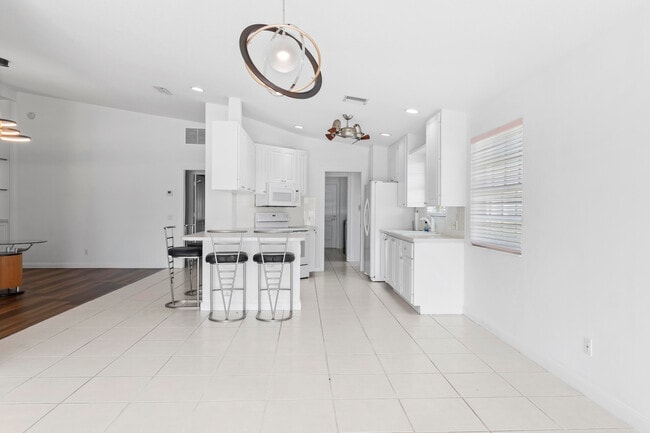 Foto del edificio - 8270 Eleuthera Ln