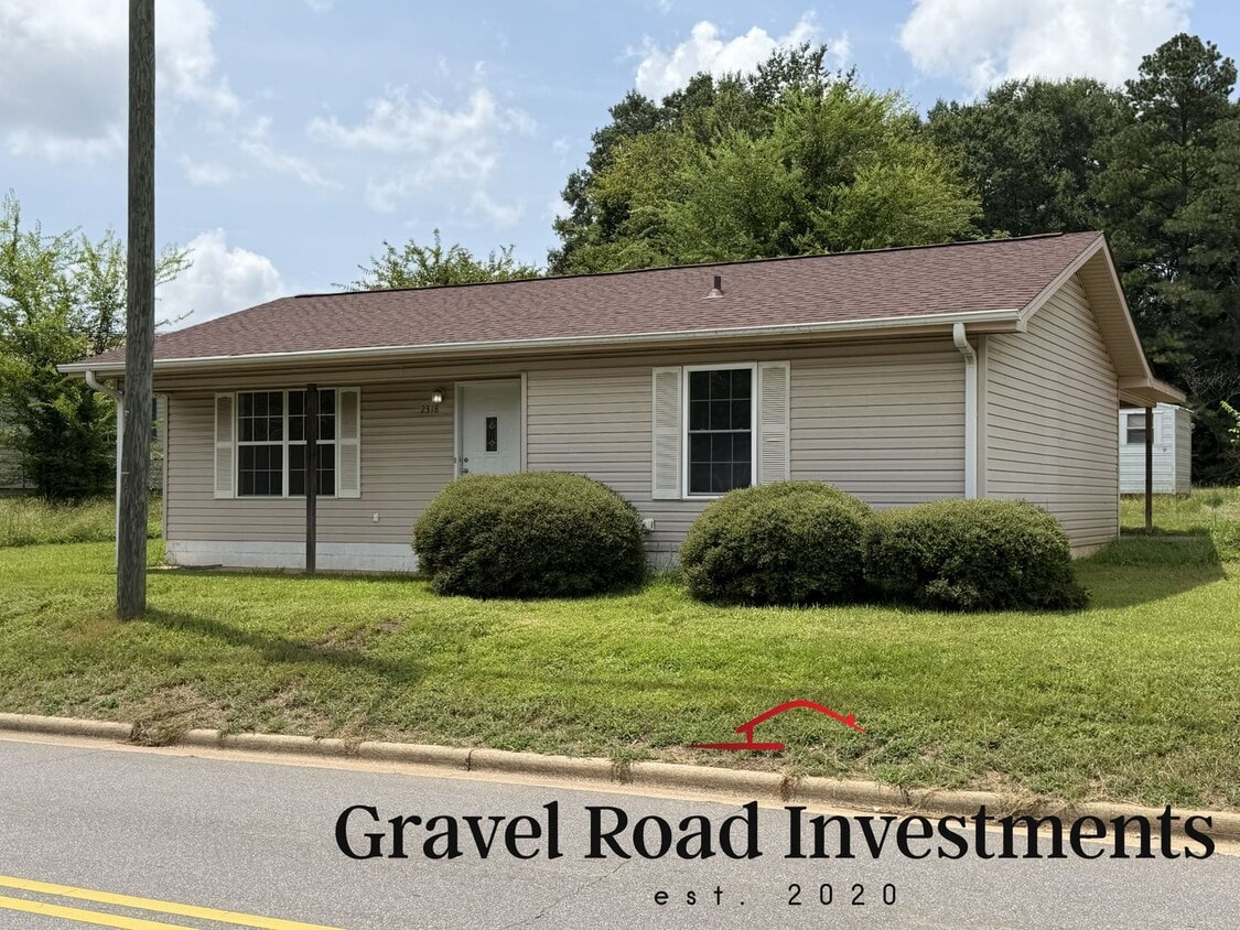Freshly Updated 3 Bedroom, 1 Bathroom Home - Freshly Updated 3 Bedroom, 1 Bathroom Home