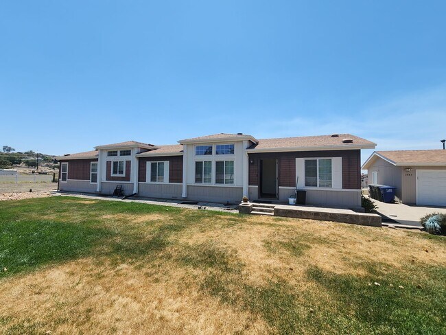 Foto del edificio - Family Home on 4 acres close to schools