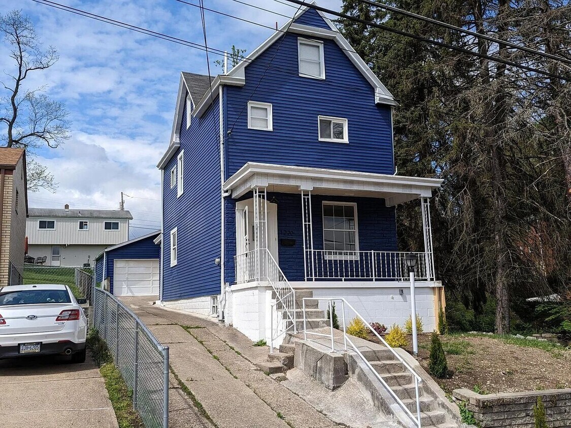 Primary Photo - 4 bed, 2.5 bath newly renovated house