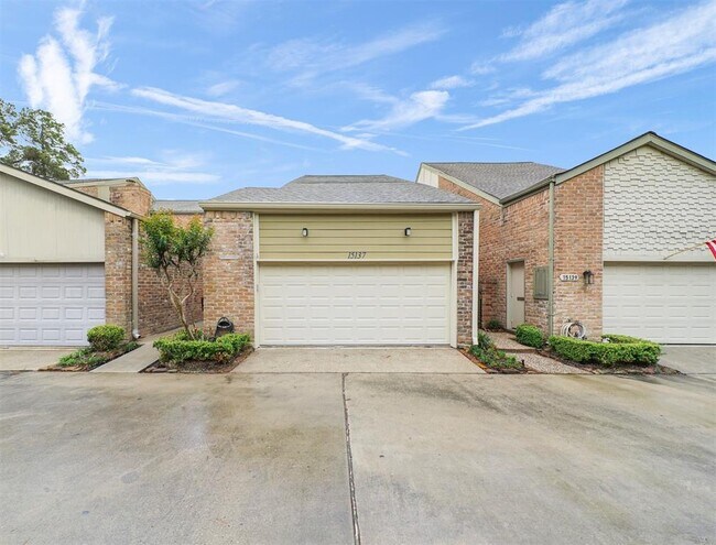 Foto del edificio - 15137 Kimberley Ct