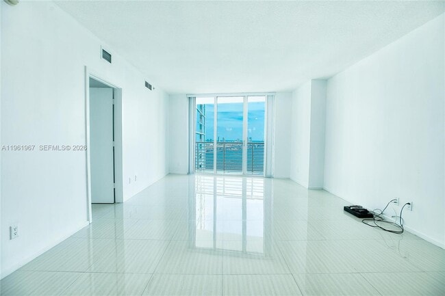 Foto del edificio - 325 S Biscayne Blvd