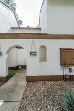 Building Photo - 120 Emperado Way