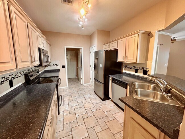 Foto del edificio - 4501 N Youngs Blvd