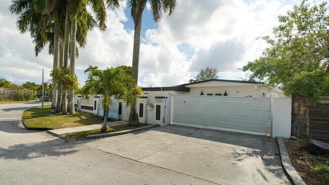 Building Photo - 1720 NW 124th Terrace
