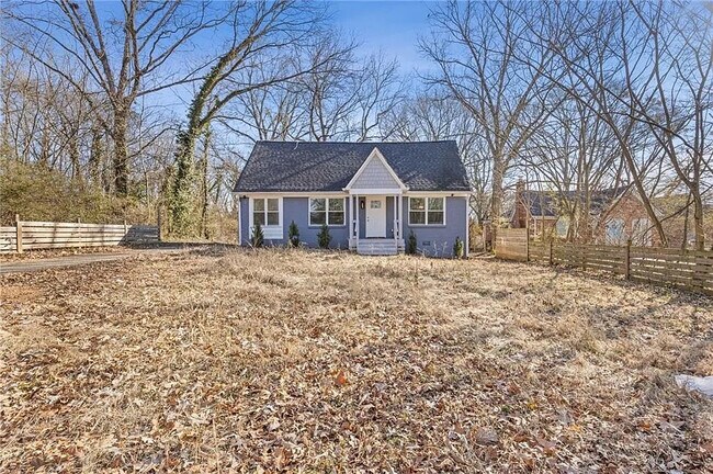 Foto del edificio - Room in House on Browns Mill Rd SE
