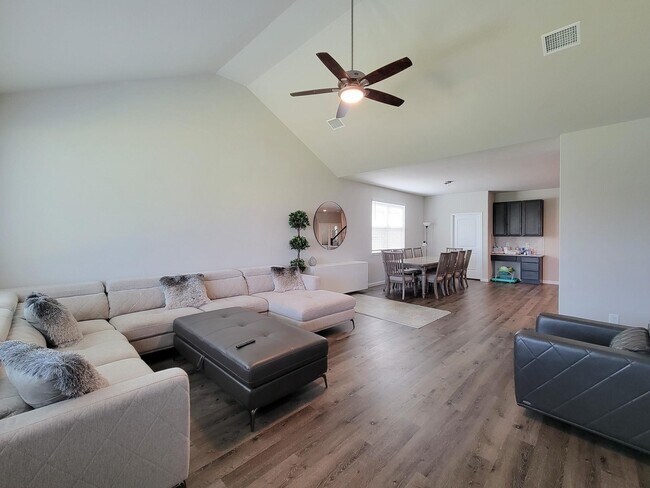 Building Photo - 24822 Adami Veduta Ct