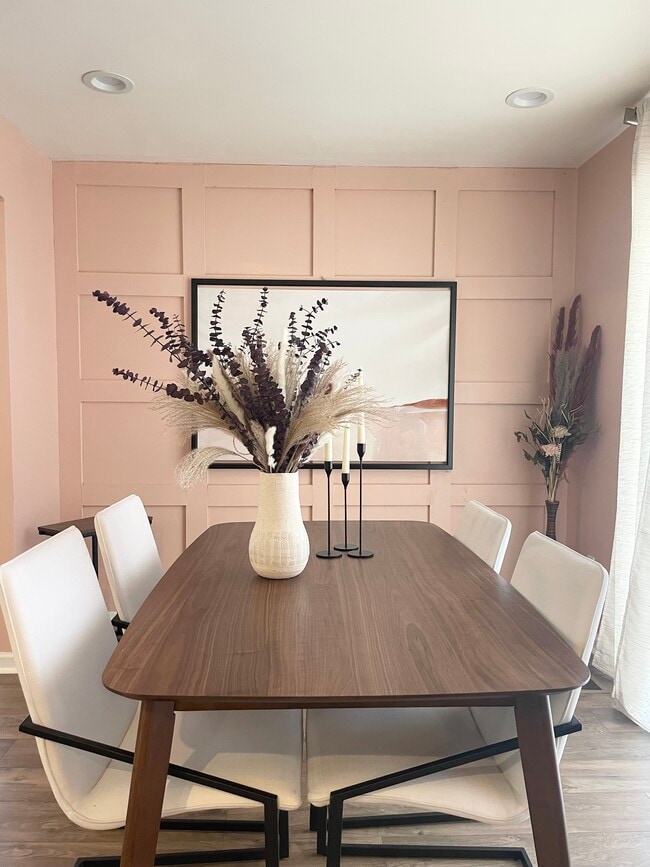 Building Photo - 2299 Boulevard Granada SW