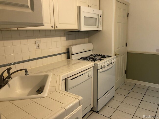 Building Photo - 16811 Beech Daly