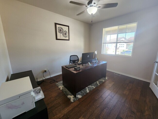 Building Photo - Gorgeous Copperleaf 4 Bedroom Home, Loft, ...
