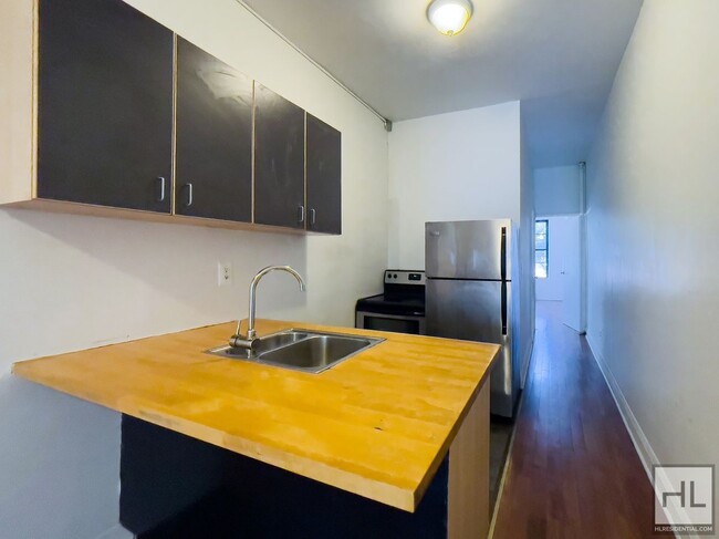 Foto del edificio - Bushwick Brooklyn / Spacious 2-Bed 1-Bath ...