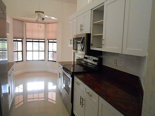 Building Photo - 5421 Helene Cir