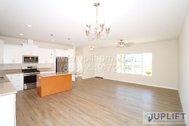Building Photo - 3 Bed, 2 Bath House, 1200 SqFt.  RECENT BUILD