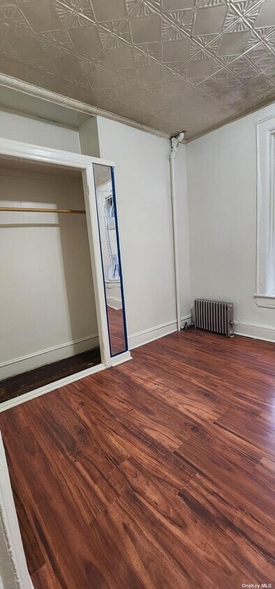 Primary Photo - 346 Midwood St