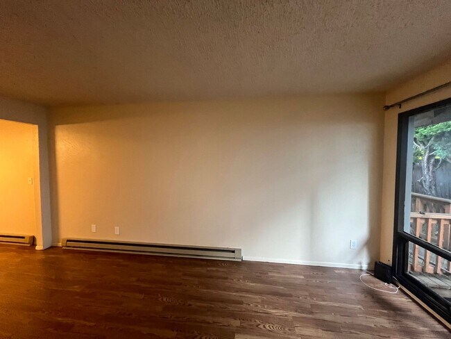 Building Photo - 5821-5827 NE Davis St