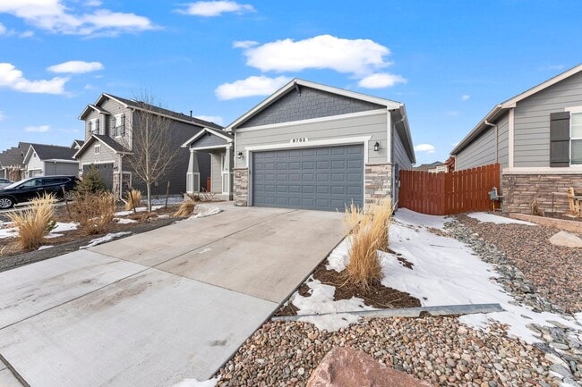 Building Photo - Beautifully Updated 4-Bedroom Home with Op...