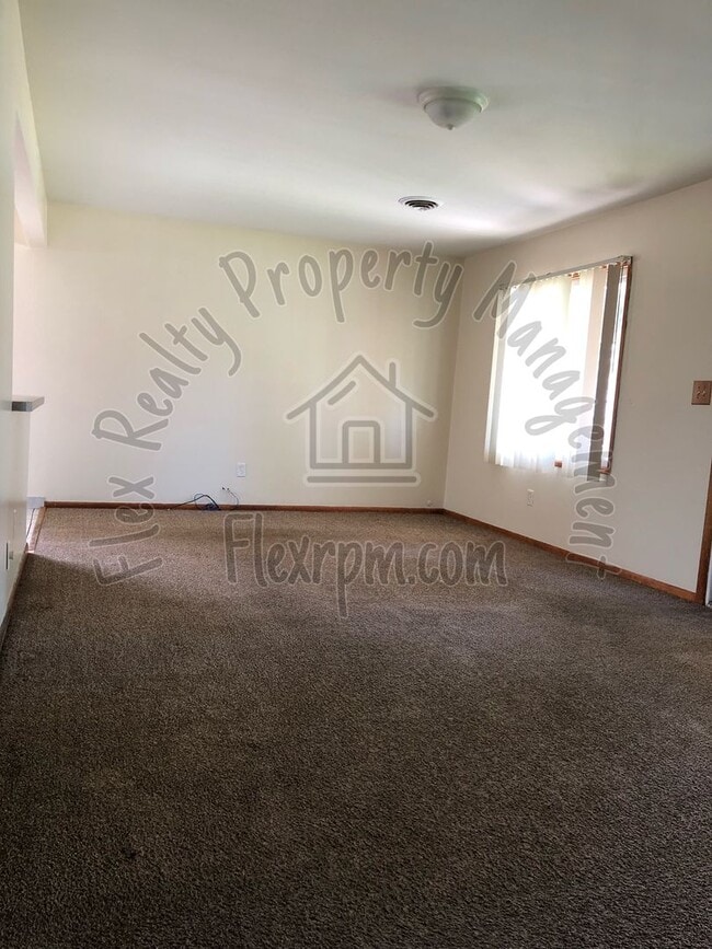 Building Photo - 3 Bedroom home in East Toledo