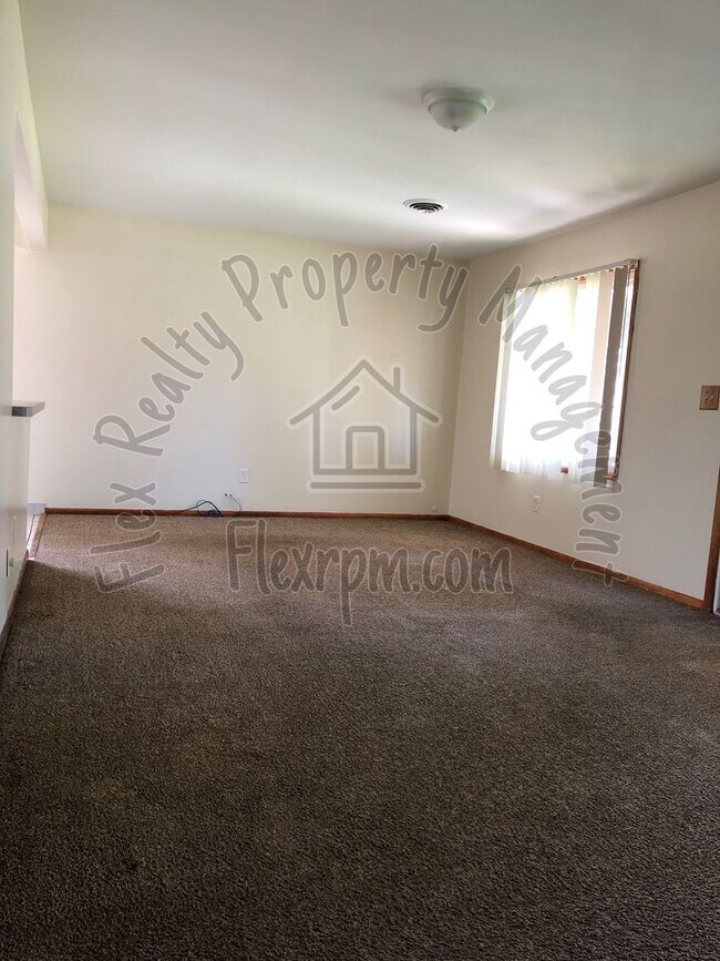 Foto del edificio - 3 Bedroom home in East Toledo