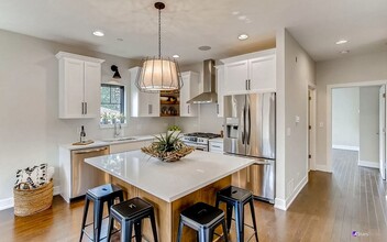 Building Photo - 405 Duane St