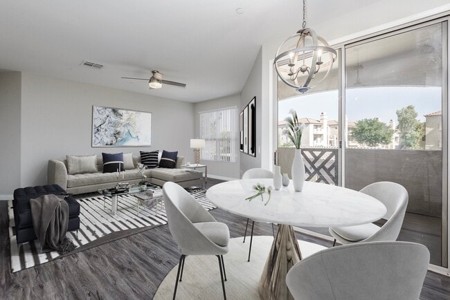 Building Photo - 9550 E Thunderbird Rd