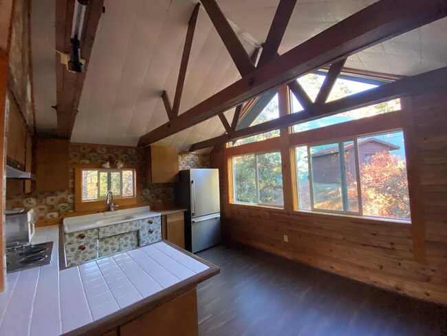 Building Photo - 54374 Valley-View