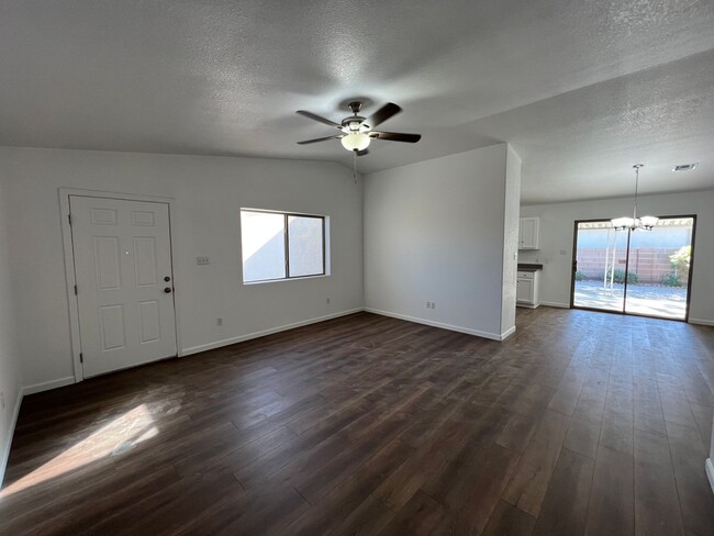 Foto del edificio - RECENTLY REMODELED 3 BEDROOM HOME!