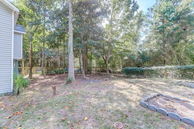 Building Photo - Quiet and Serene Johns Island Living