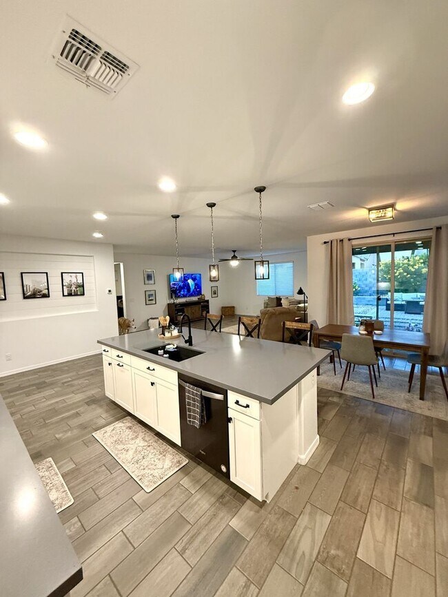 Foto del edificio - 18852 W Marshall Ave