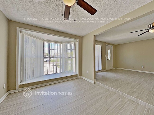 Foto del edificio - 8261 Greenleaf Cir