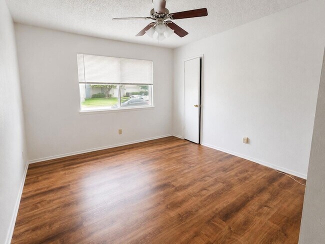 Foto del edificio - 4714 Lambs Ln