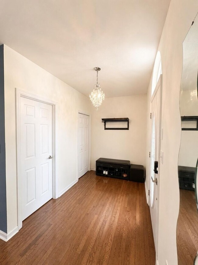 Building Photo - 10551 Cherry Grove Ct