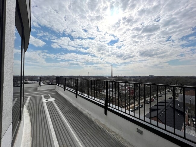 Building Photo - 4810 N Lavergne Ave
