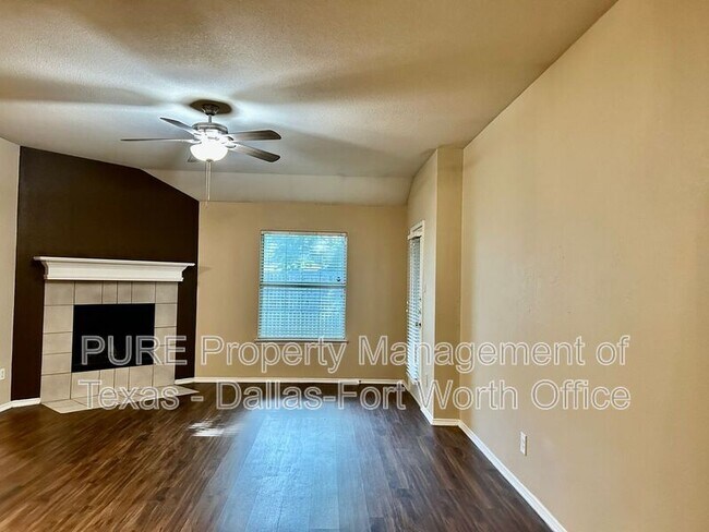 Building Photo - 1703 Country Crest Ln