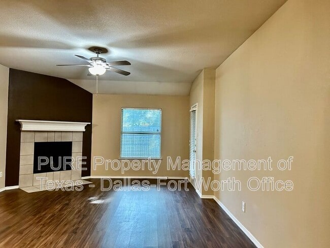 Foto del edificio - 1703 Country Crest Ln