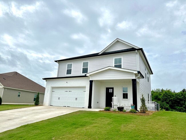 Building Photo - Towne Lakes Subdivision - Opelika