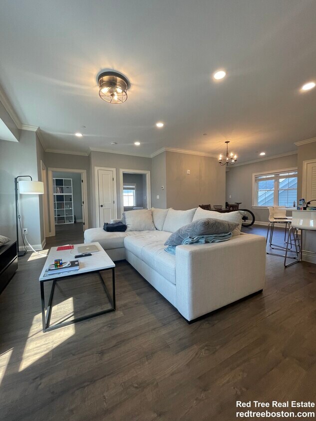 862 Washington St Unit 3R, Norwood, MA 02062 Condo for Rent in