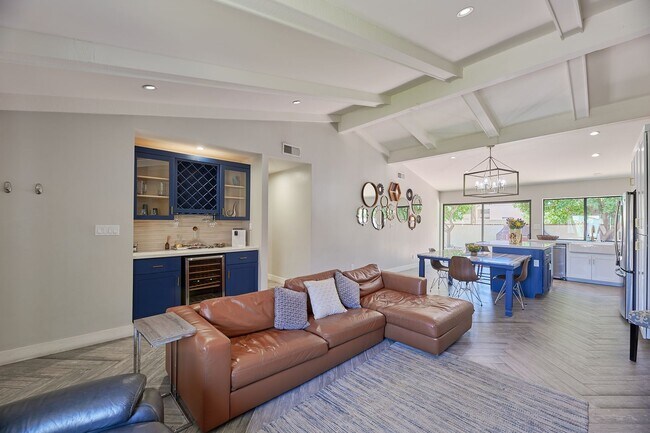 Building Photo - Fully Furnished Villa in Gated Paradise Va...