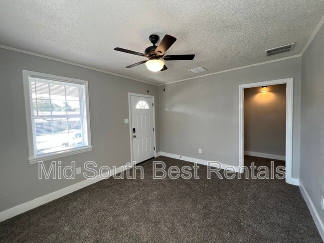 Building Photo - 1398 Silver St