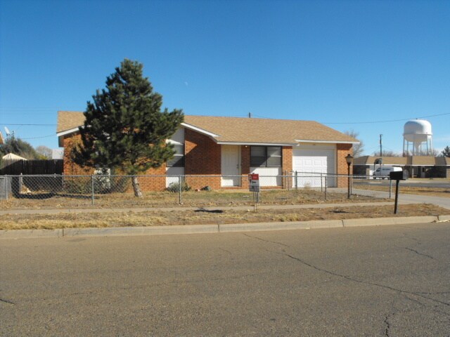 Primary Photo - Near Hospital and Sandia Elementary Pets A...