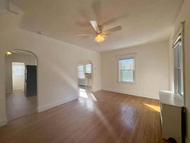 Building Photo - Spacious 3-Bedroom Home with Modern Comfor...